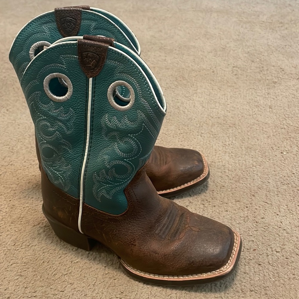 Ariat girls cowboy boots